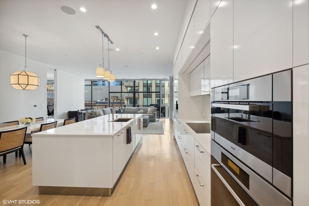 747 N Clark Street 401, Chicago, IL 60654 — photo 5