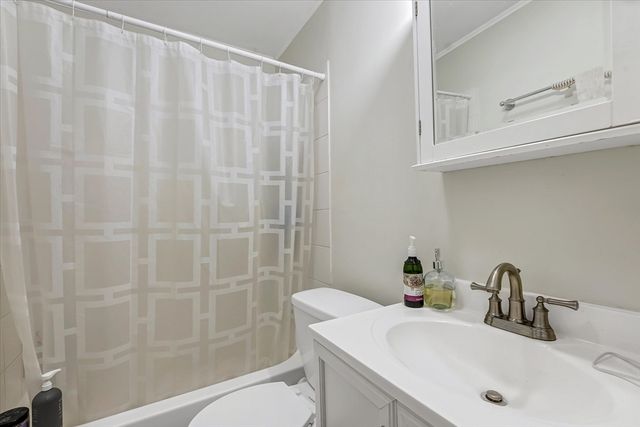 130 Myrtle St 2, Boston, MA 02114