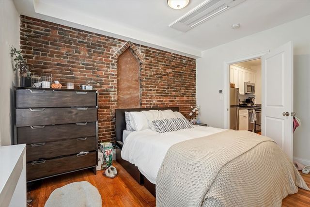 130 Myrtle St 2, Boston, MA 02114