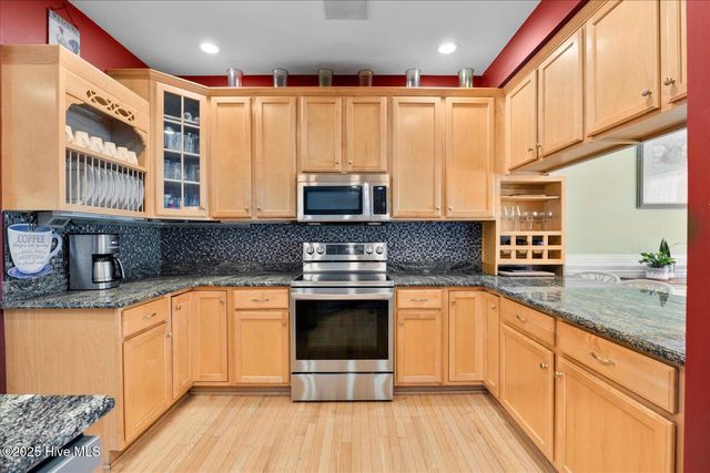 421 Okeechobee Road, Wilmington, NC 28412