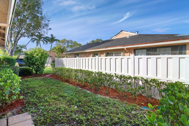 8055 SWEETBRIAR Way, Boca Raton, FL 33496