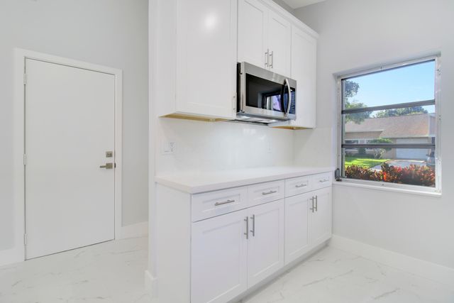 8055 SWEETBRIAR Way, Boca Raton, FL 33496