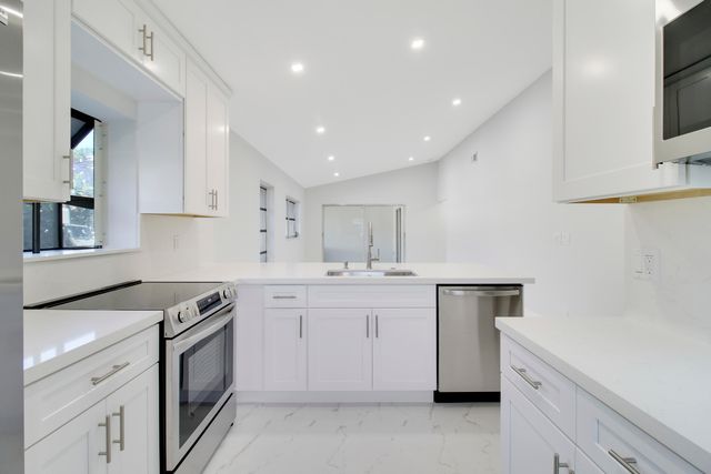 8055 SWEETBRIAR Way, Boca Raton, FL 33496