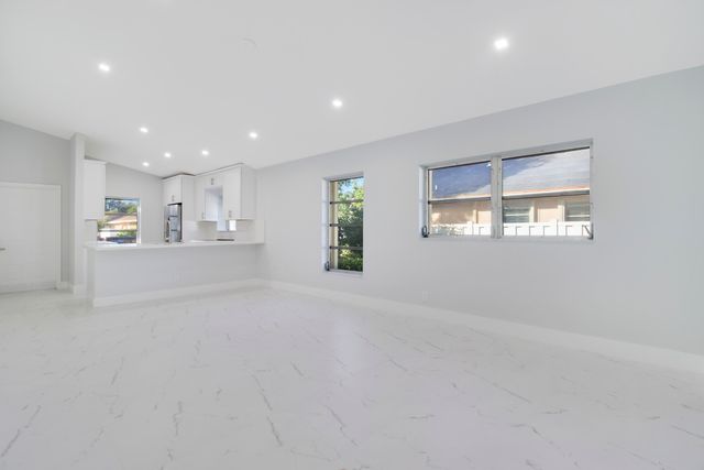 8055 SWEETBRIAR Way, Boca Raton, FL 33496