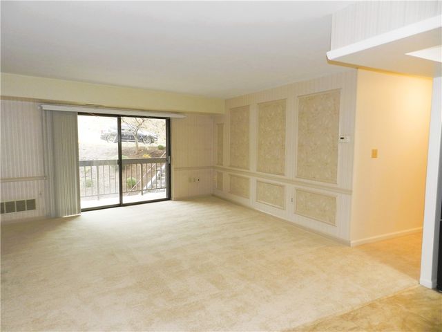 1500 Cochran Rd 512, Scott Twp, PA 15243