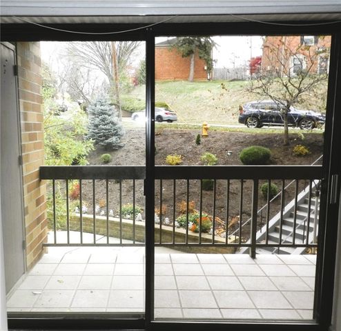 1500 Cochran Rd 512, Scott Twp, PA 15243