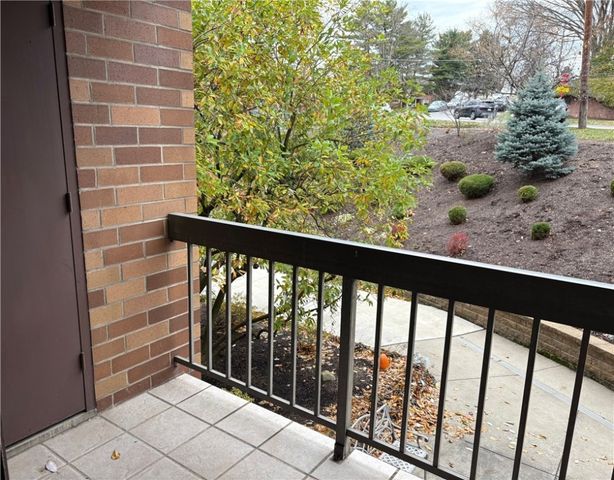 1500 Cochran Rd 512, Scott Twp, PA 15243