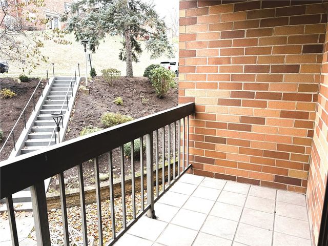 1500 Cochran Rd 512, Scott Twp, PA 15243