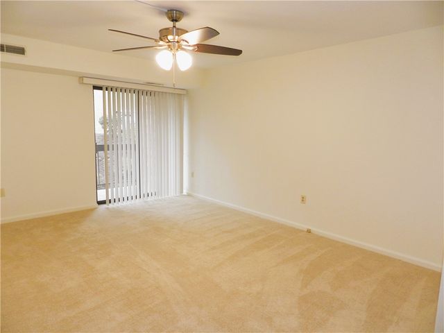 1500 Cochran Rd 512, Scott Twp, PA 15243