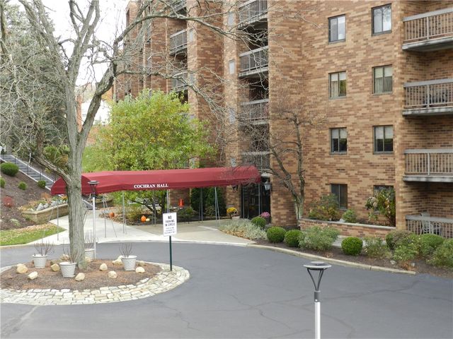 1500 Cochran Rd 512, Scott Twp, PA 15243