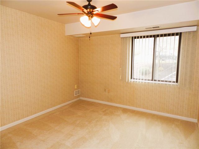 1500 Cochran Rd 512, Scott Twp, PA 15243