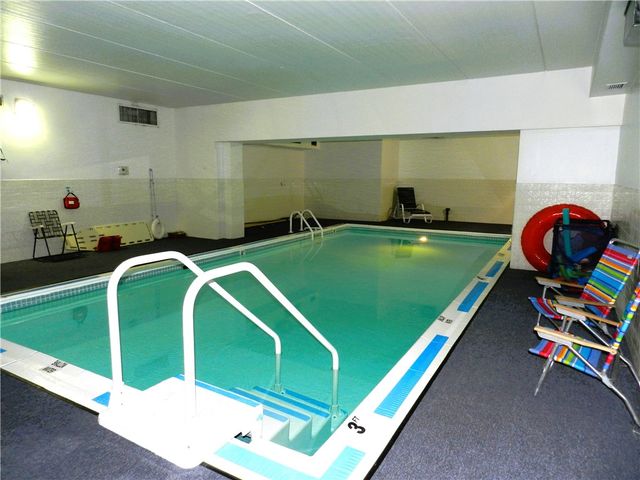 1500 Cochran Rd 512, Scott Twp, PA 15243