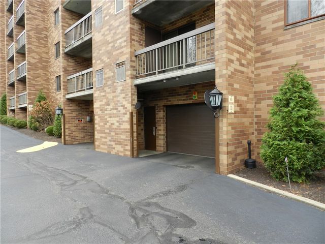 1500 Cochran Rd 512, Scott Twp, PA 15243