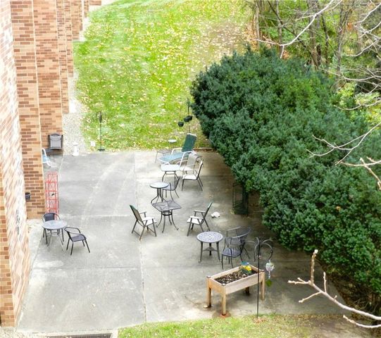 1500 Cochran Rd 512, Scott Twp, PA 15243