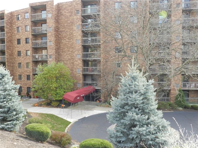 1500 Cochran Rd 512, Scott Twp, PA 15243