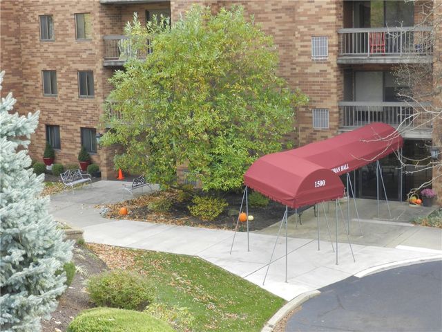 1500 Cochran Rd 512, Scott Twp, PA 15243