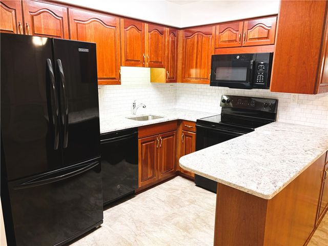 1500 Cochran Rd 512, Scott Twp, PA 15243