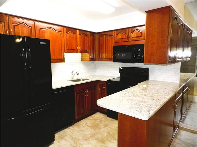 1500 Cochran Rd 512, Scott Twp, PA 15243