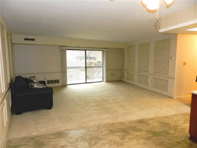 1500 Cochran Rd 512, Scott Twp, PA 15243