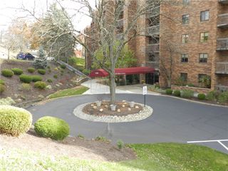 1500 Cochran Rd 512, Scott Twp, PA 15243