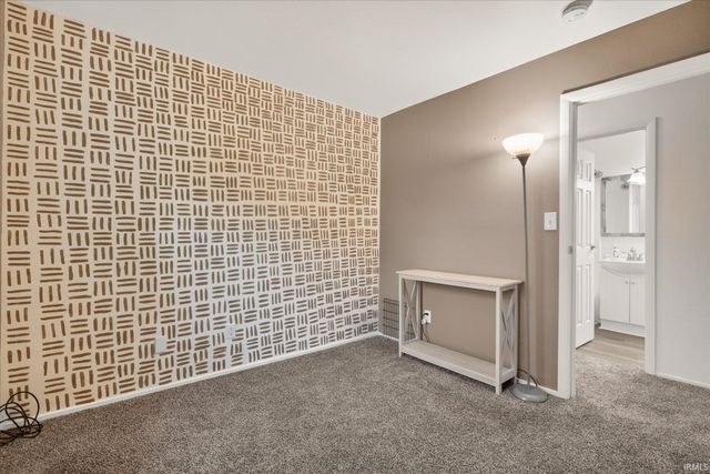 2802 Hampton Road, Mishawaka, IN 46544