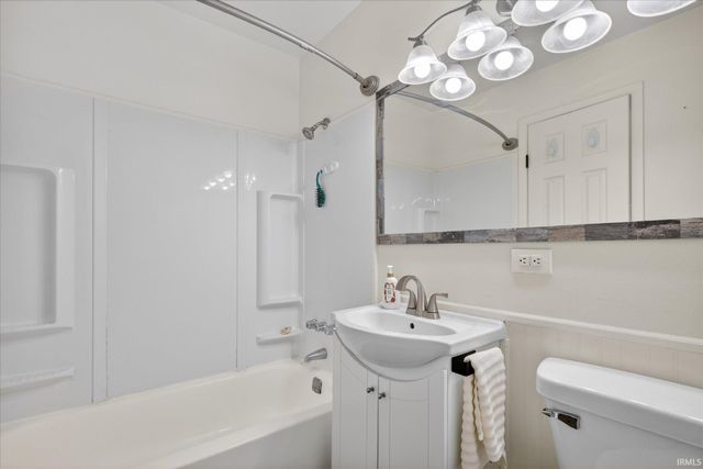 2802 Hampton Road, Mishawaka, IN 46544