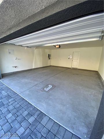 345 Summer Sparrow Avenue, Henderson, NV 89011