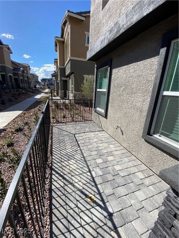 345 Summer Sparrow Avenue, Henderson, NV 89011