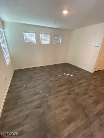 345 Summer Sparrow Avenue, Henderson, NV 89011