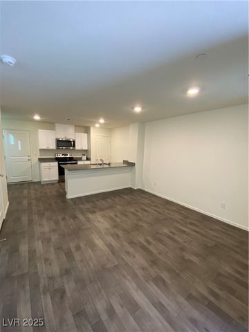 345 Summer Sparrow Avenue, Henderson, NV 89011