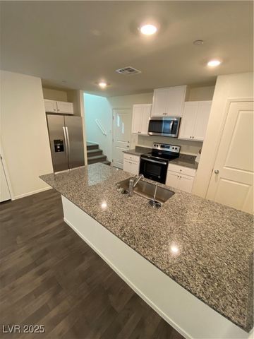 345 Summer Sparrow Avenue, Henderson, NV 89011