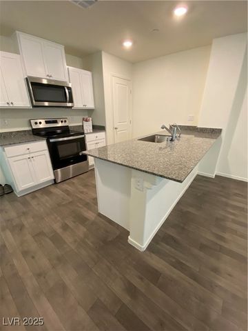 345 Summer Sparrow Avenue, Henderson, NV 89011