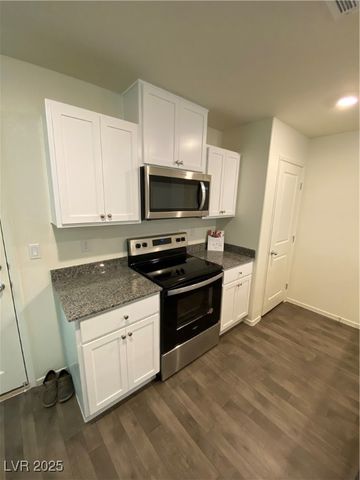 345 Summer Sparrow Avenue, Henderson, NV 89011