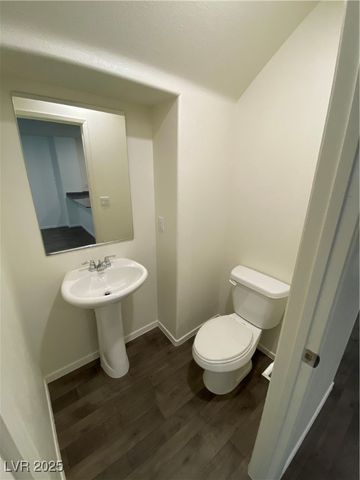 345 Summer Sparrow Avenue, Henderson, NV 89011