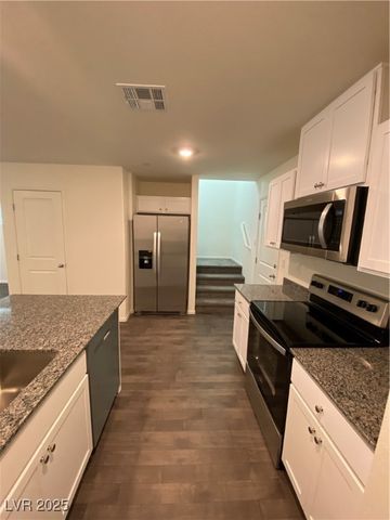 345 Summer Sparrow Avenue, Henderson, NV 89011