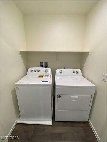 345 Summer Sparrow Avenue, Henderson, NV 89011