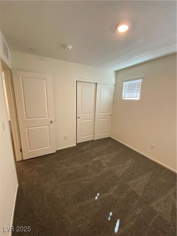 345 Summer Sparrow Avenue, Henderson, NV 89011