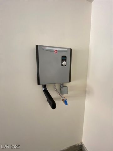 345 Summer Sparrow Avenue, Henderson, NV 89011