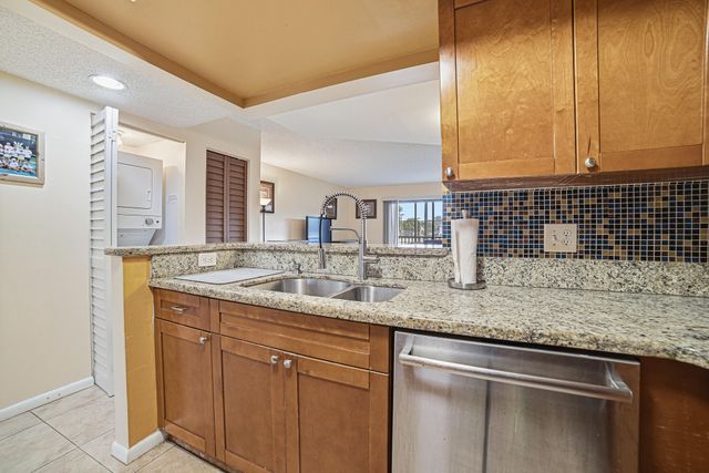 105 Deer Creek Road 202, Deerfield Beach, FL 33442
