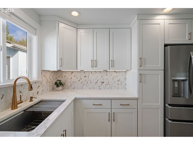 7685 Se HENDERSON St, Portland, OR 97206