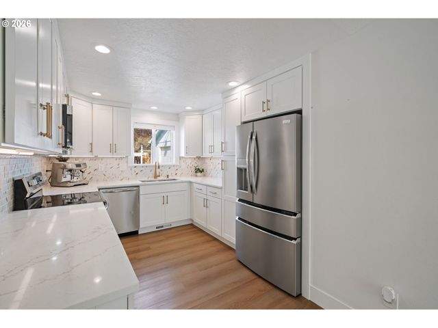 7685 Se HENDERSON St, Portland, OR 97206