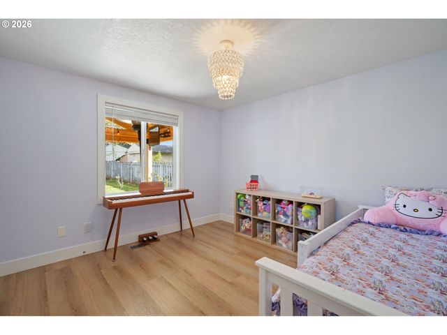 7685 Se HENDERSON St, Portland, OR 97206