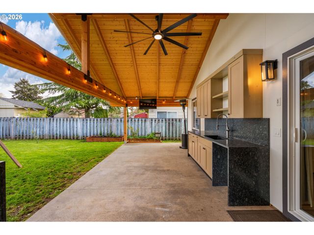 7685 Se HENDERSON St, Portland, OR 97206