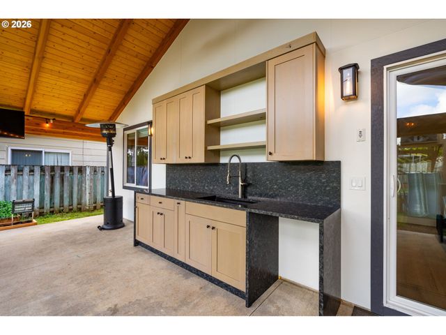 7685 Se HENDERSON St, Portland, OR 97206