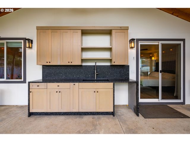 7685 Se HENDERSON St, Portland, OR 97206