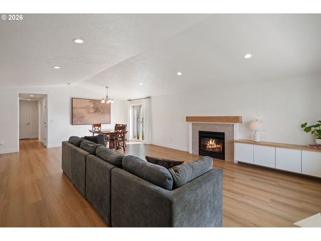 7685 Se HENDERSON St, Portland, OR 97206