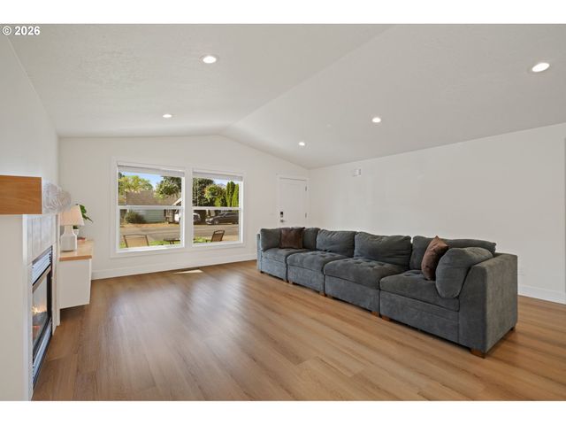 7685 Se HENDERSON St, Portland, OR 97206