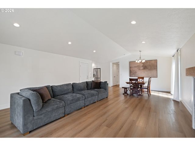 7685 Se HENDERSON St, Portland, OR 97206