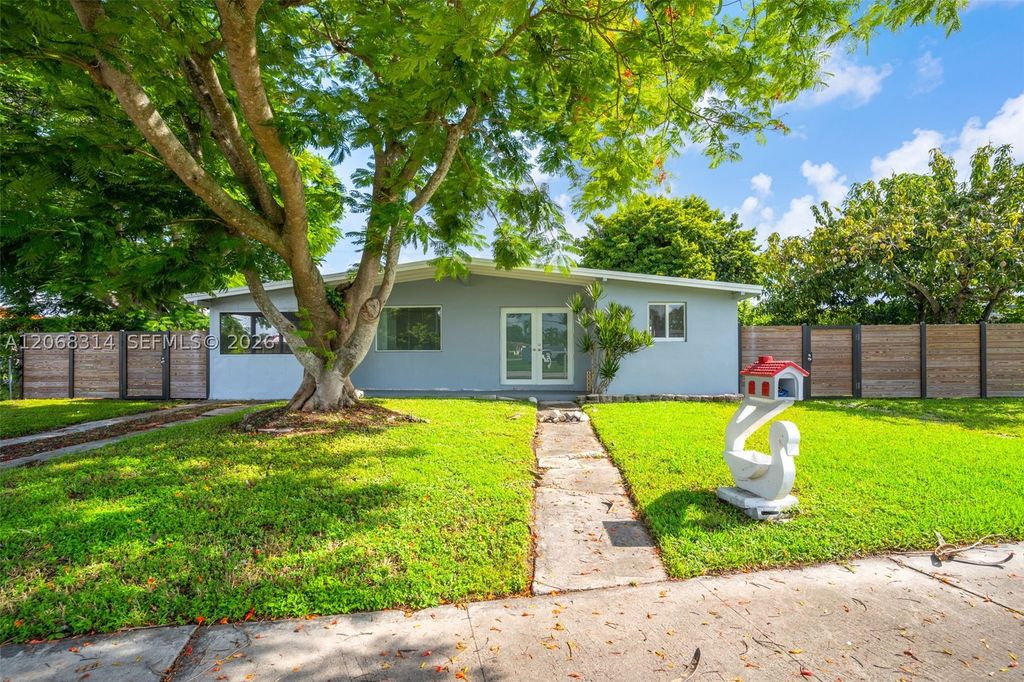 11445 SW 43rd Ter, Miami, FL 33165