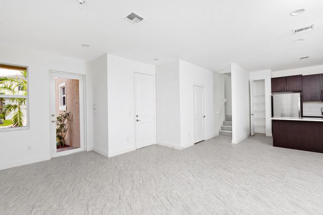 6961 Pines Circle 27, Coconut Creek, FL 33073